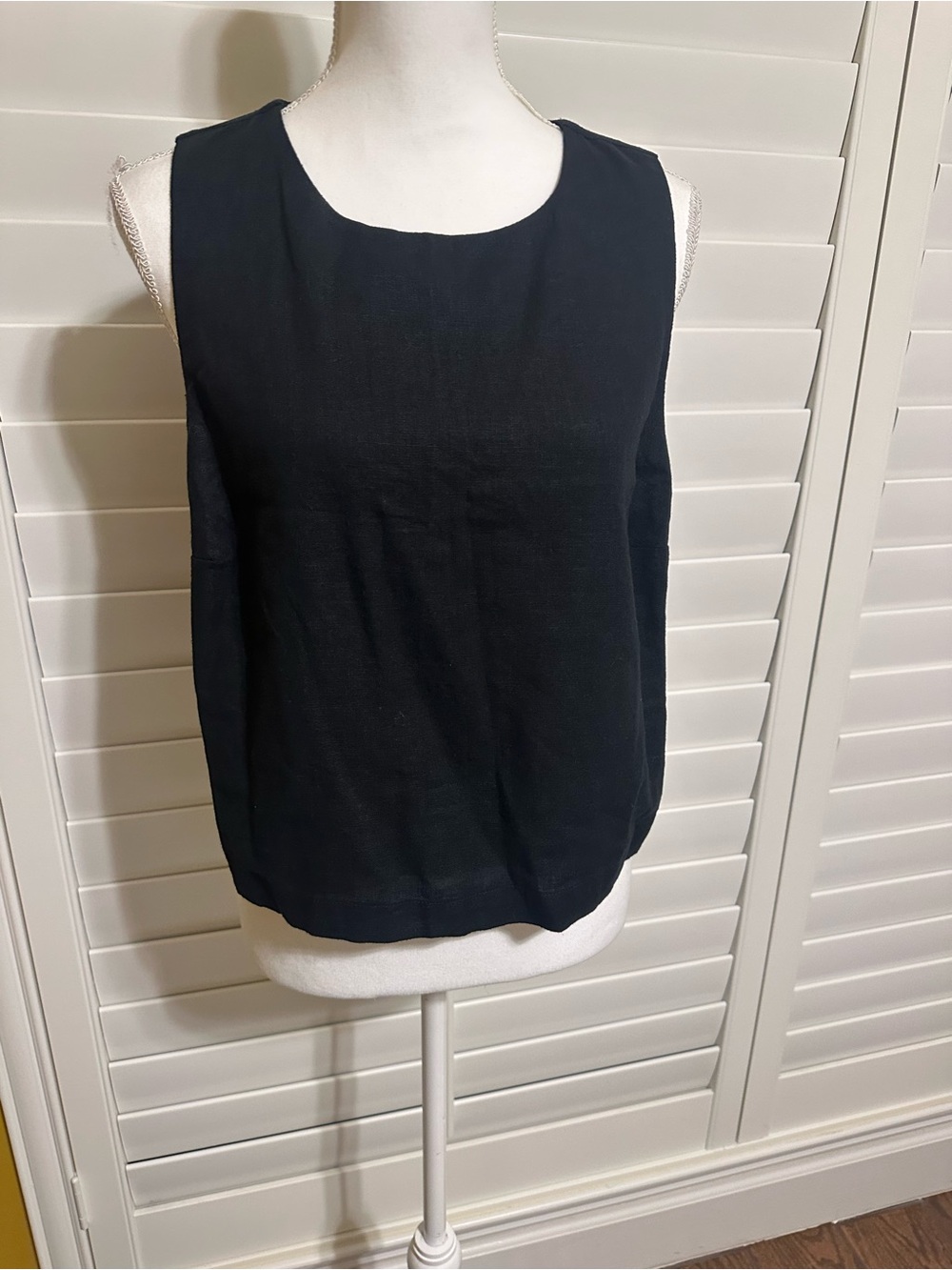 Abercrombie & Fitch Black Sleeveless Round-Neck Top